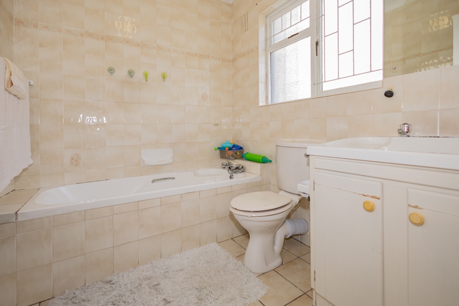 3 Bedroom Property for Sale in Oakdale Western Cape